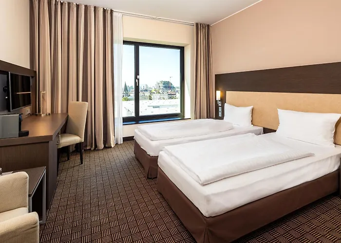 Intercityhotel Dammtor Hotel 4*