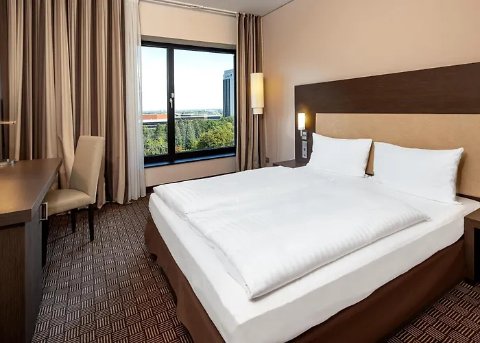 Intercityhotel Dammtor 4*