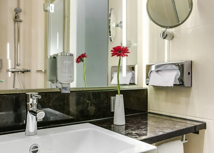 Intercityhotel Dammtor 4*