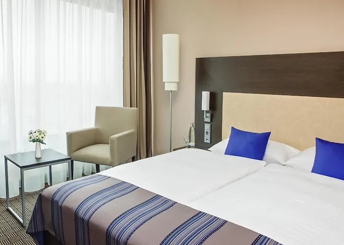 Intercityhotel Dammtor 4*